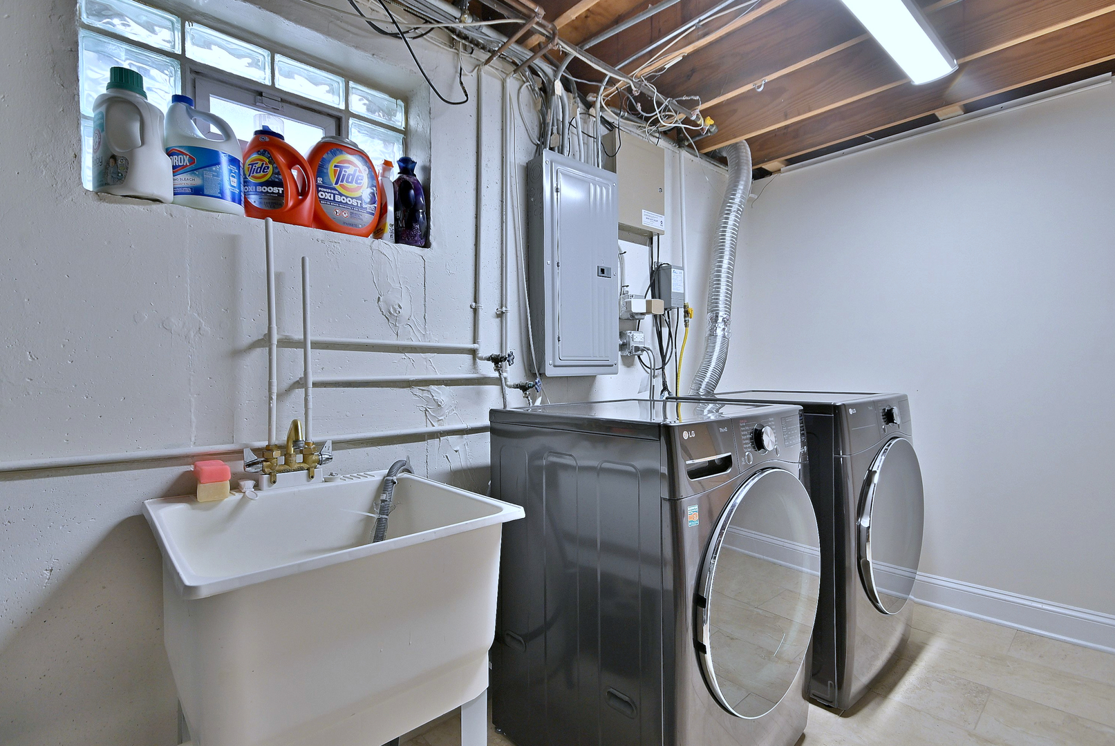 21W181 NORTH Lane, Itasca, IL 60143