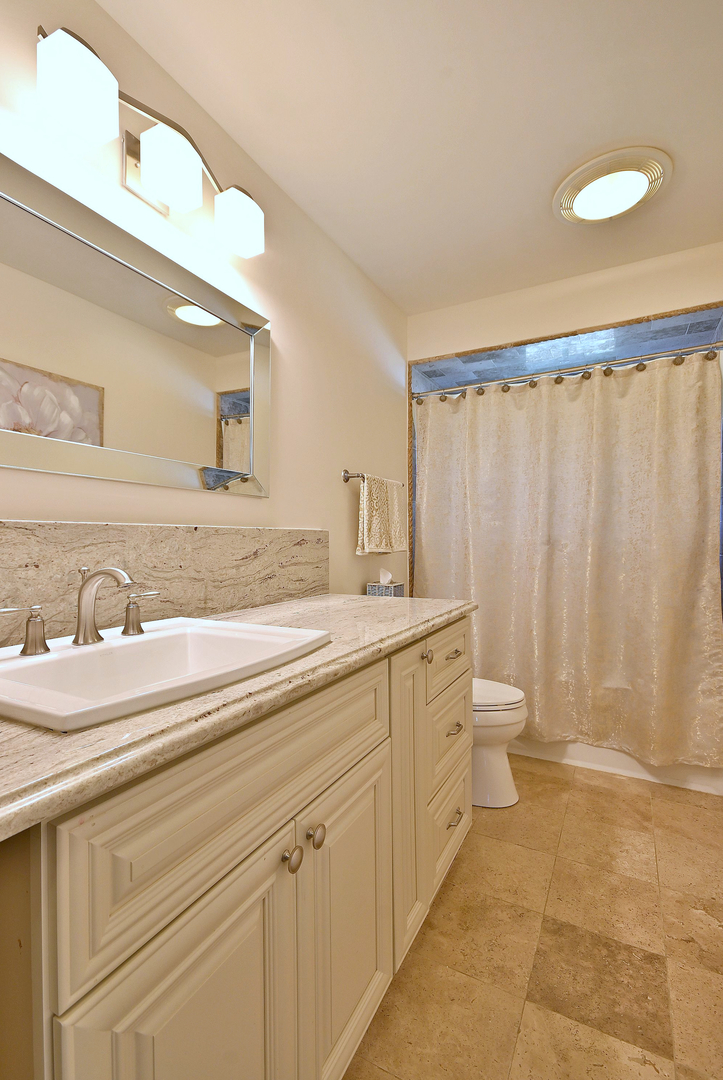 21W181 NORTH Lane, Itasca, IL 60143