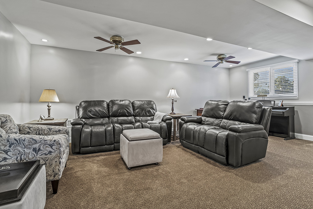 20W270 Pleasantdale Drive, Lemont, IL 60439