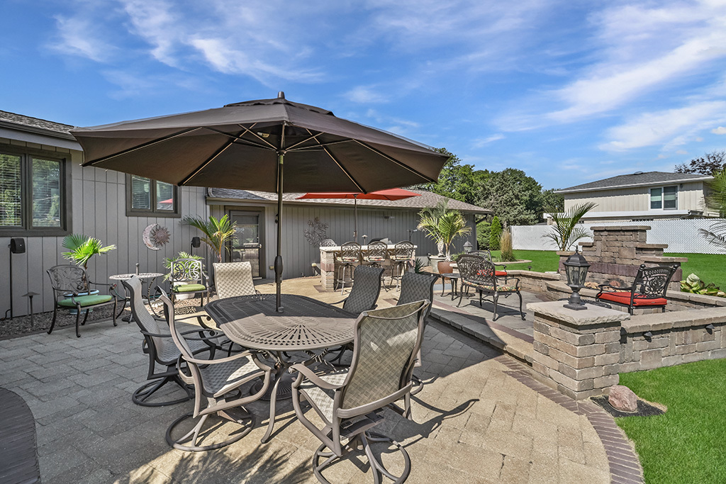 20W270 Pleasantdale Drive, Lemont, IL 60439
