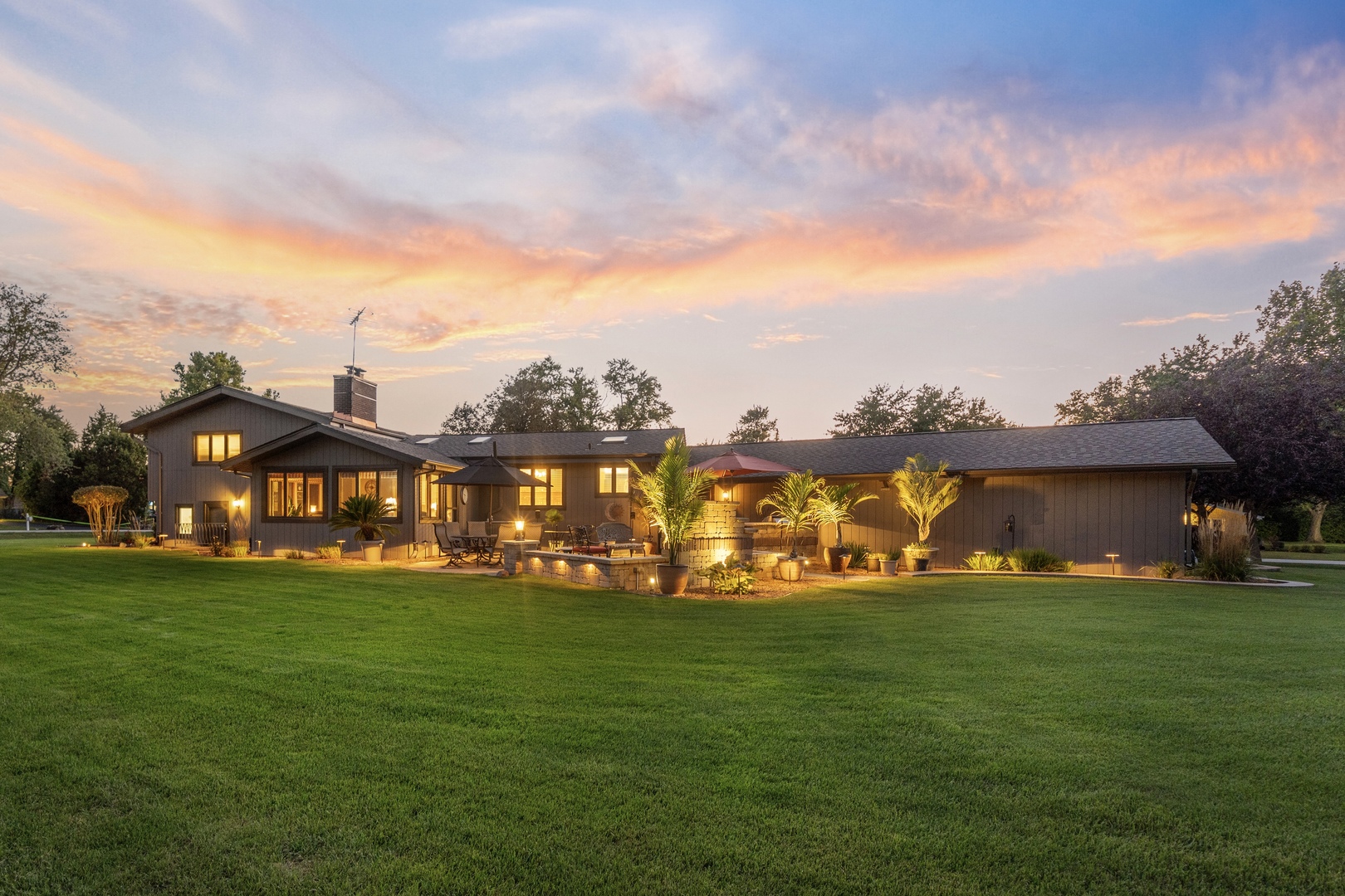 20W270 Pleasantdale Drive, Lemont, IL 60439