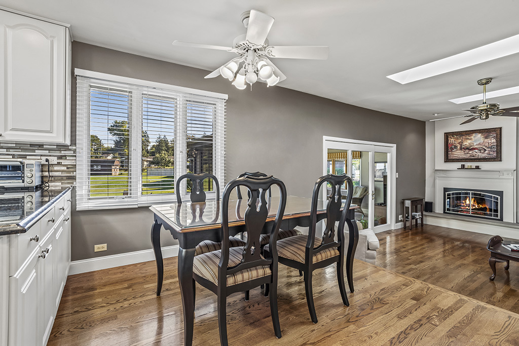 20W270 Pleasantdale Drive, Lemont, IL 60439