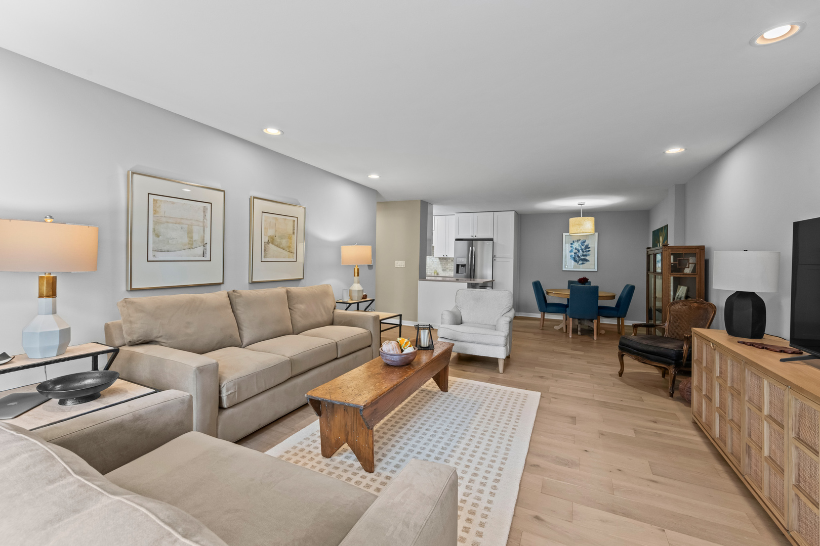 2300 Windsor Mall Court #1F, Park Ridge, IL 60068