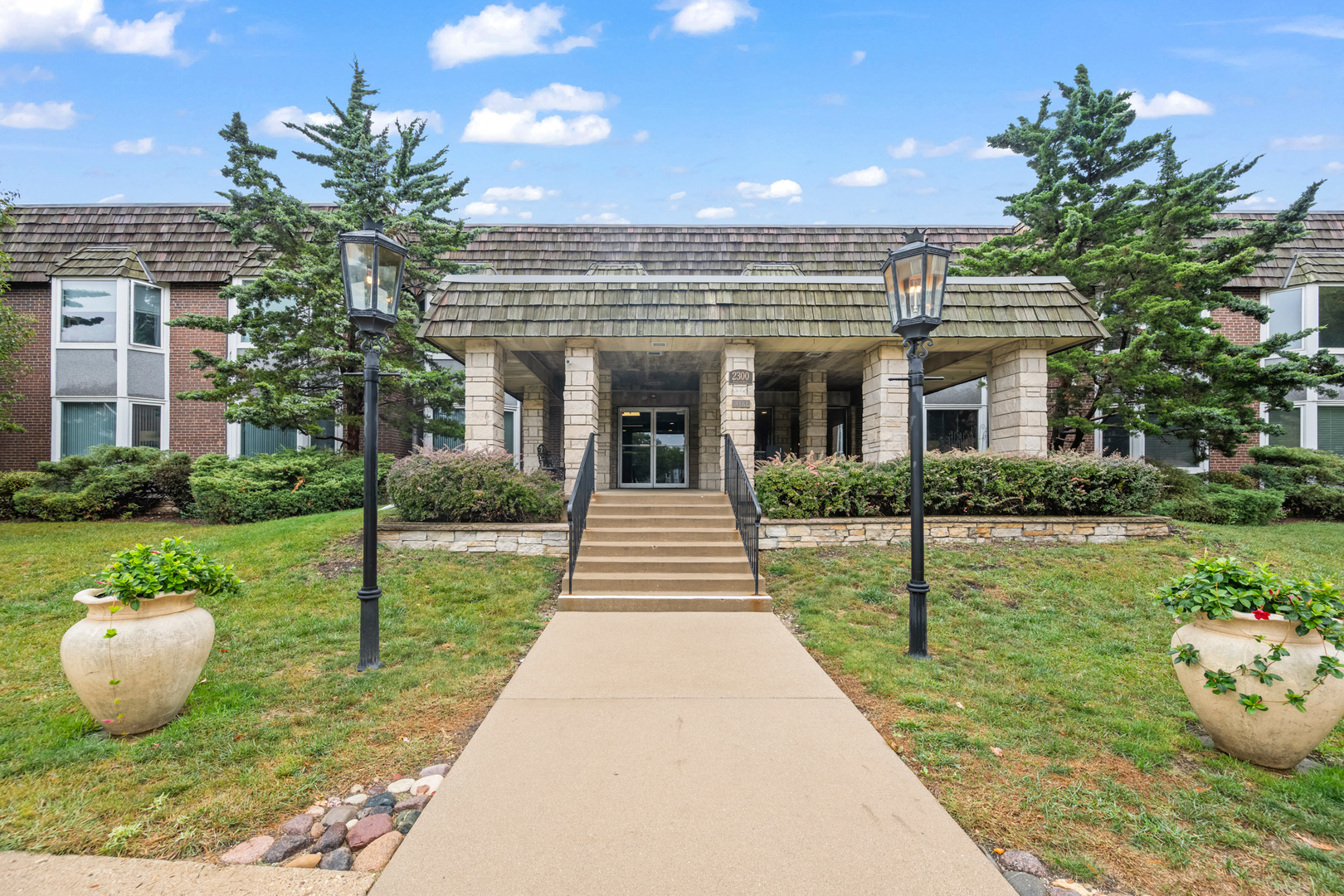 2300 Windsor Mall Court #1F, Park Ridge, IL 60068