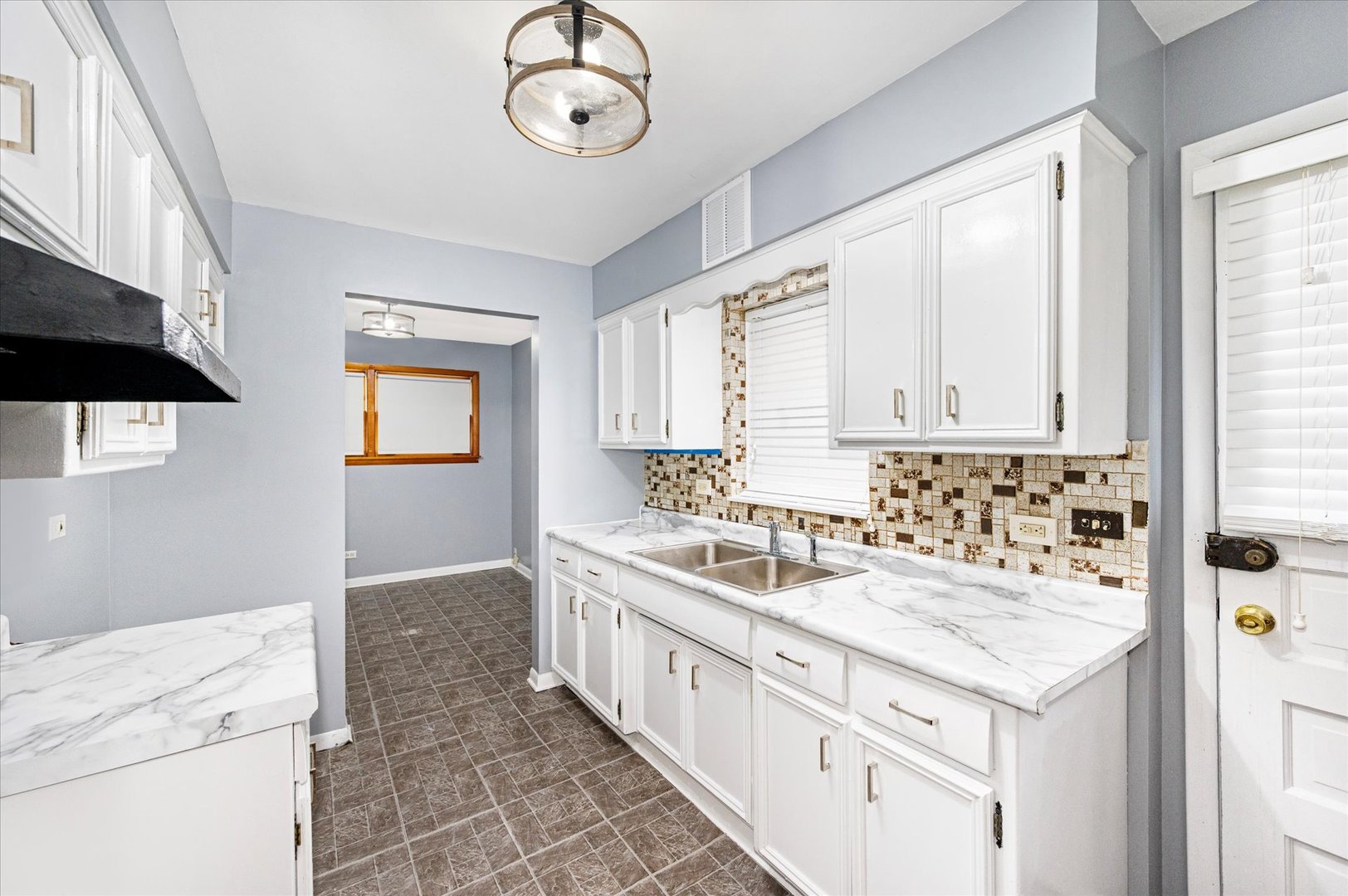 12356 S Carpenter Street, Calumet Park, IL 60827