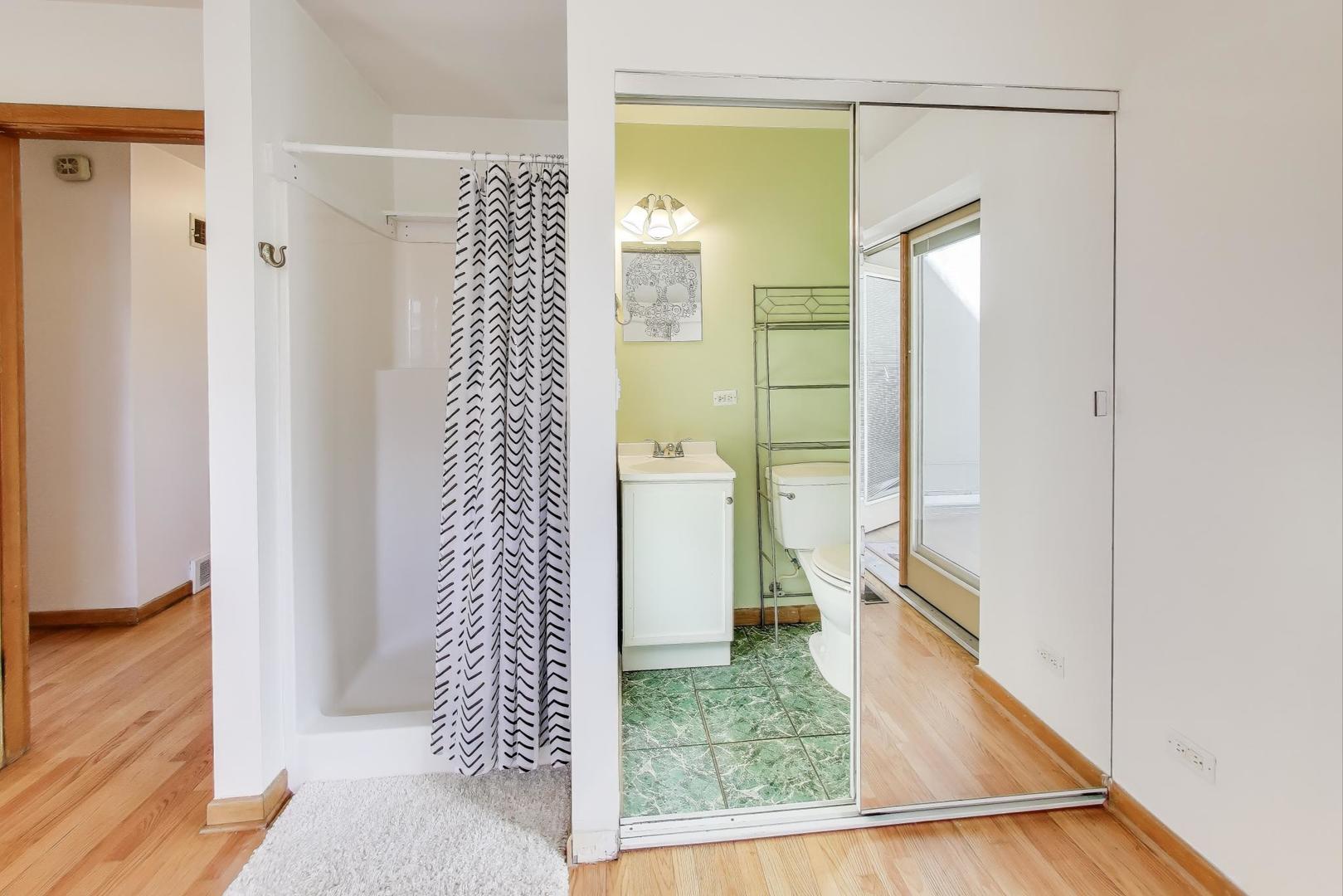 901 S Can Dota Avenue, Mount Prospect, IL 60056