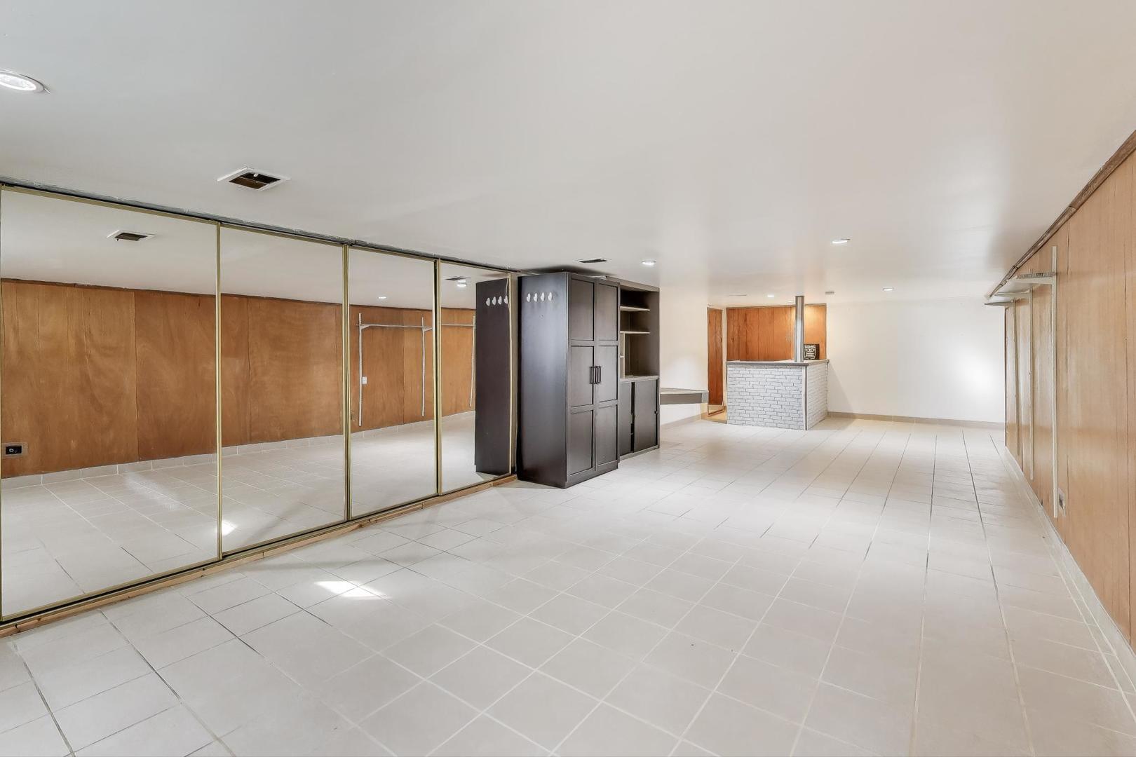 901 S Can Dota Avenue, Mount Prospect, IL 60056