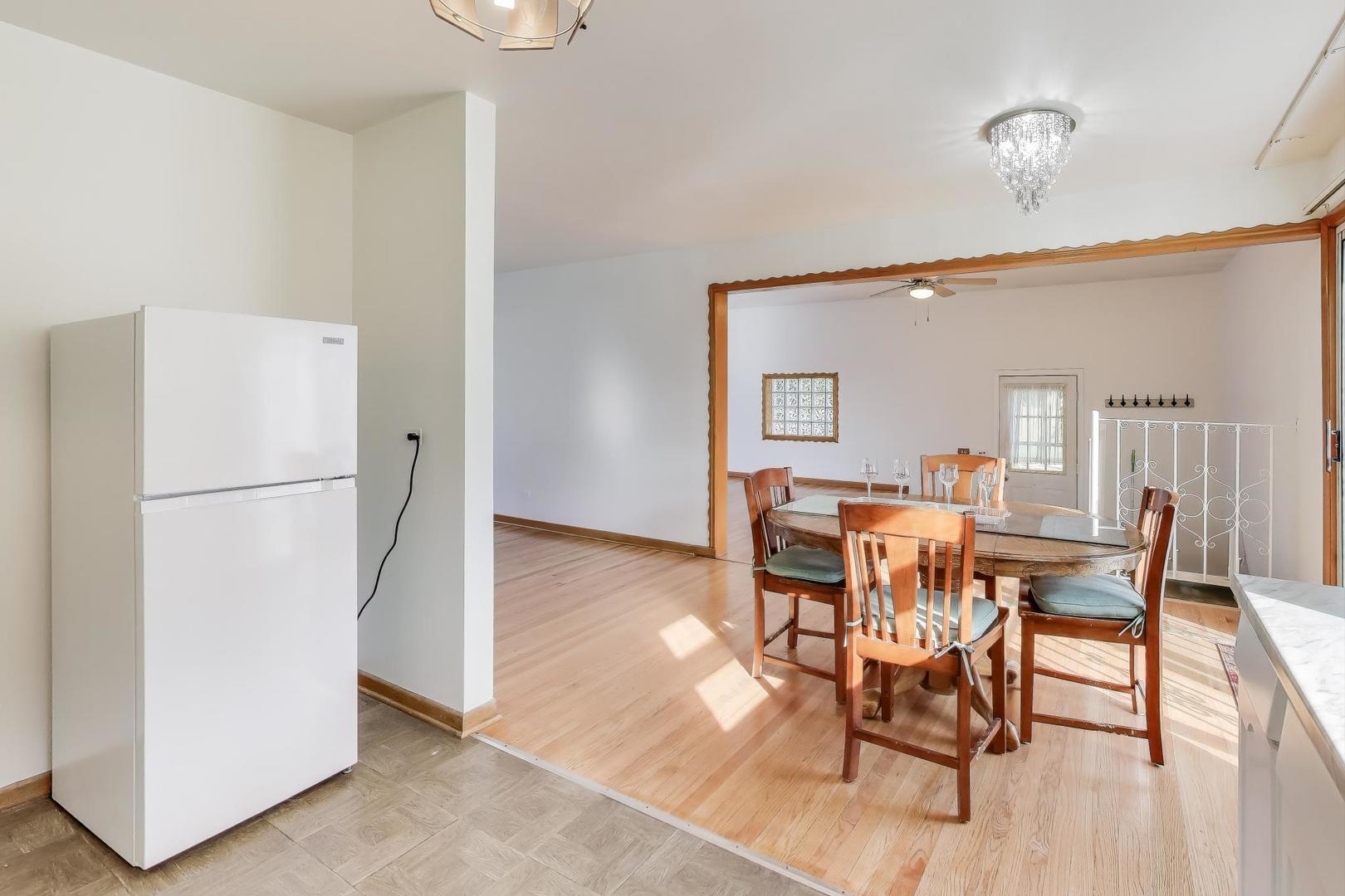 901 S Can Dota Avenue, Mount Prospect, IL 60056