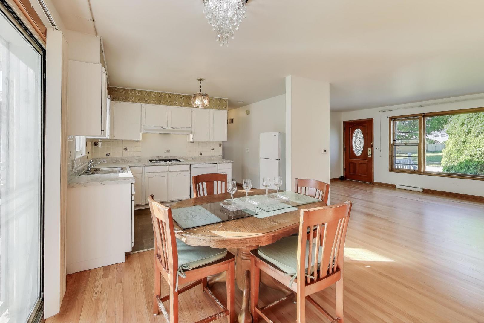 901 S Can Dota Avenue, Mount Prospect, IL 60056