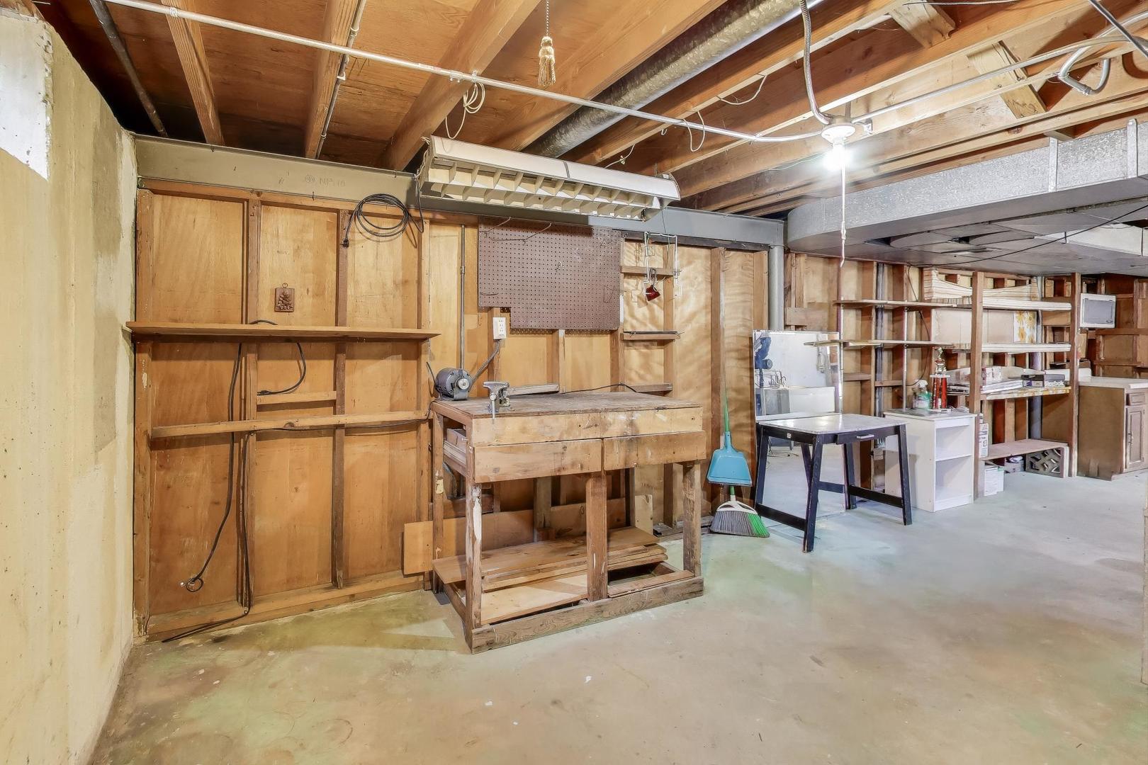 901 S Can Dota Avenue, Mount Prospect, IL 60056