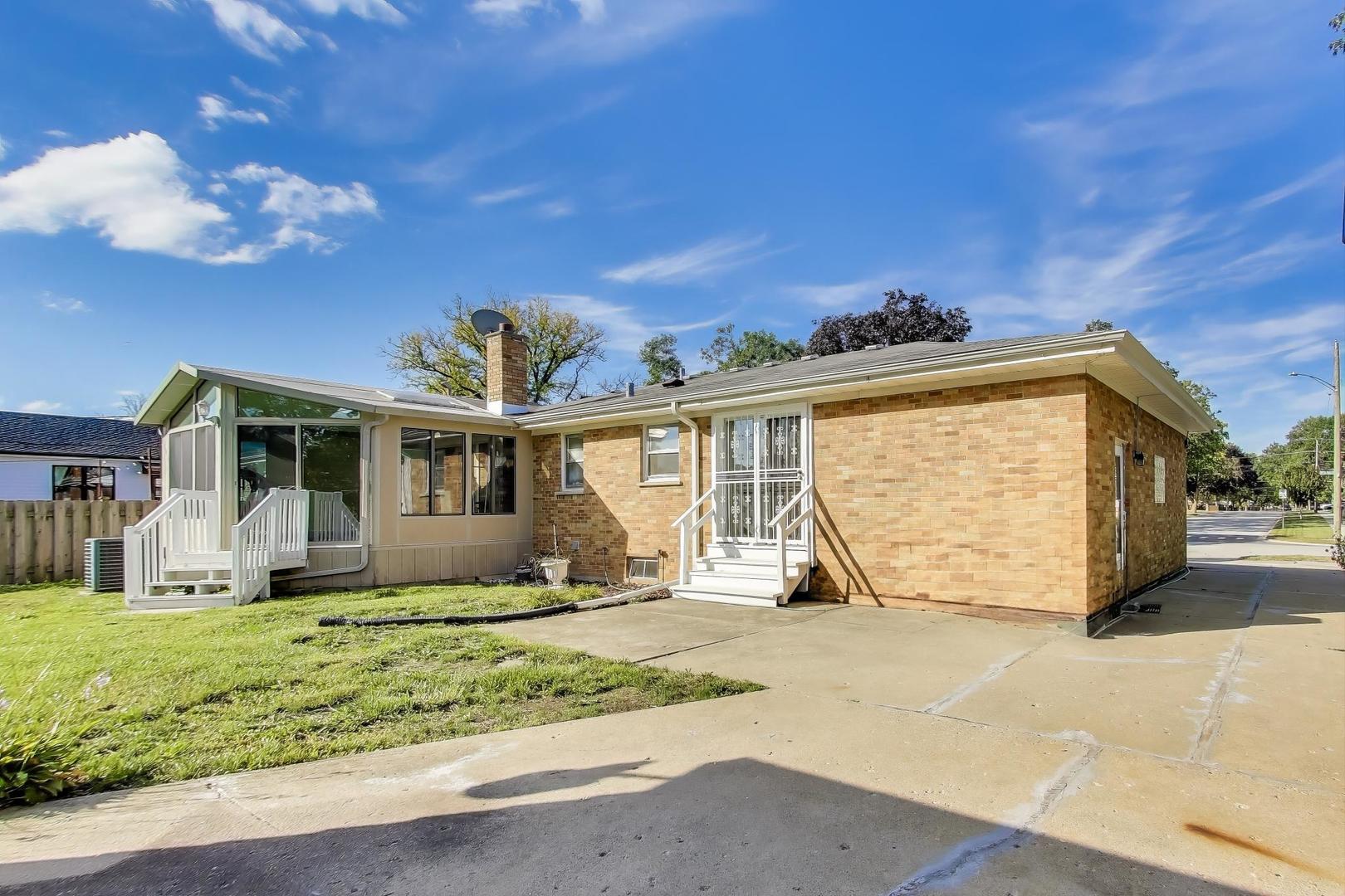 901 S Can Dota Avenue, Mount Prospect, IL 60056