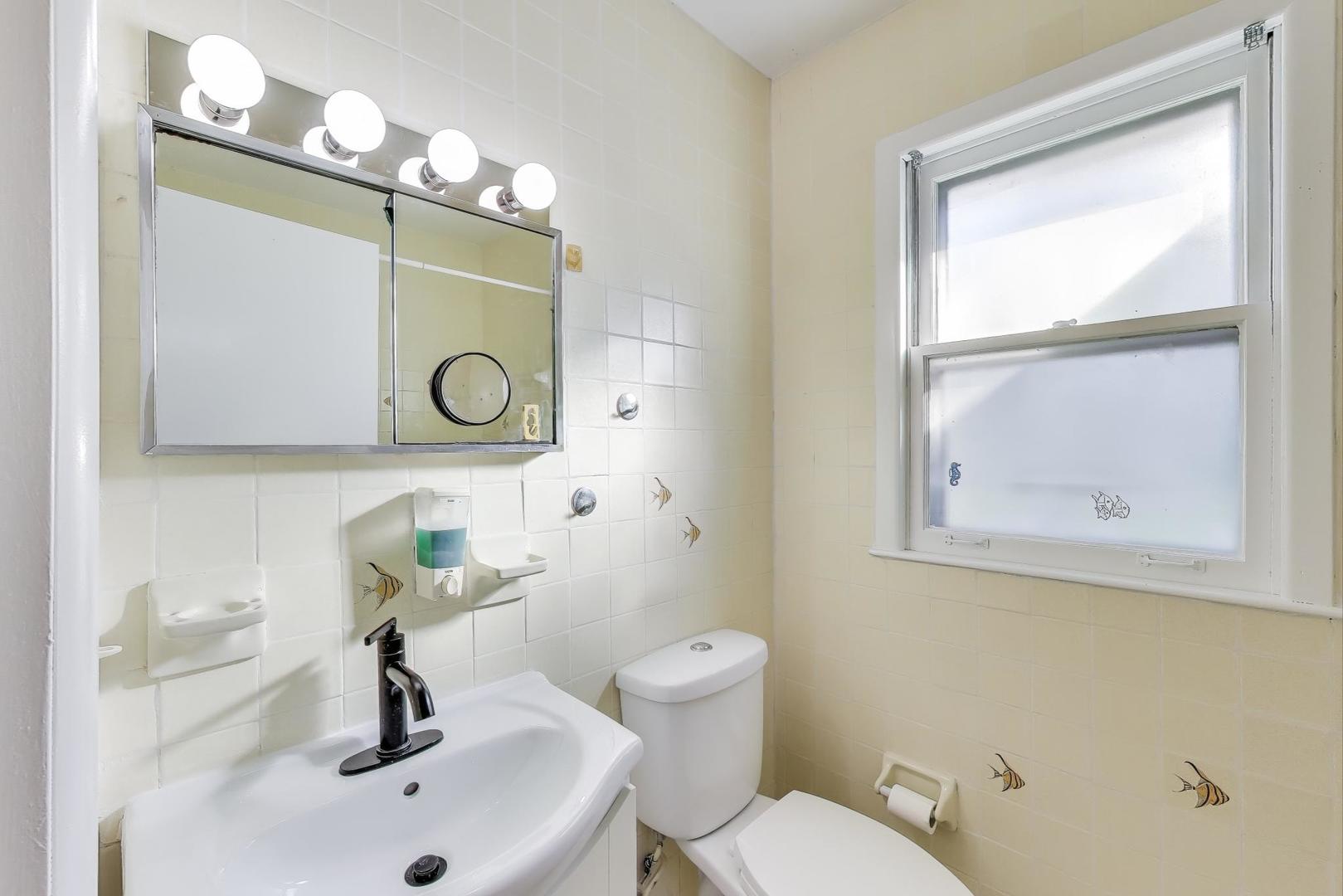 901 S Can Dota Avenue, Mount Prospect, IL 60056