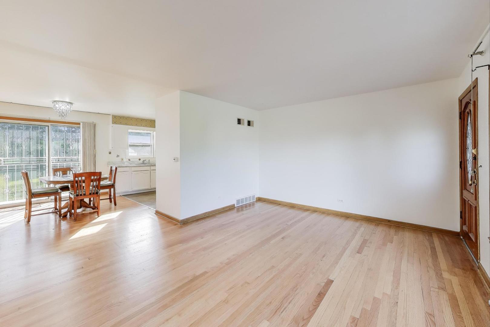 901 S Can Dota Avenue, Mount Prospect, IL 60056