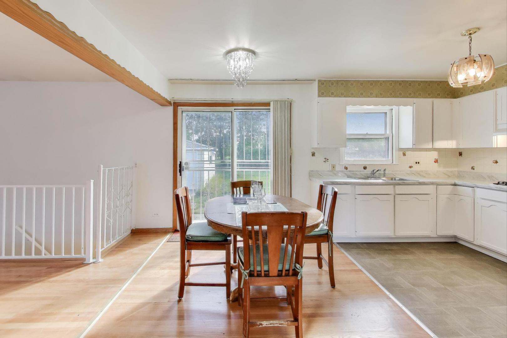 901 S Can Dota Avenue, Mount Prospect, IL 60056