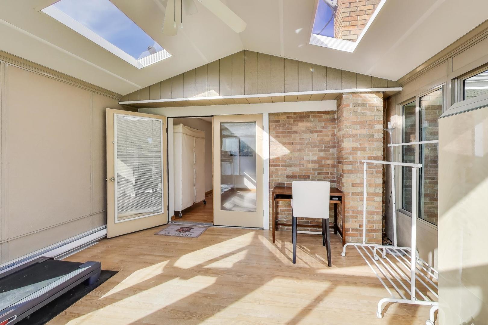 901 S Can Dota Avenue, Mount Prospect, IL 60056