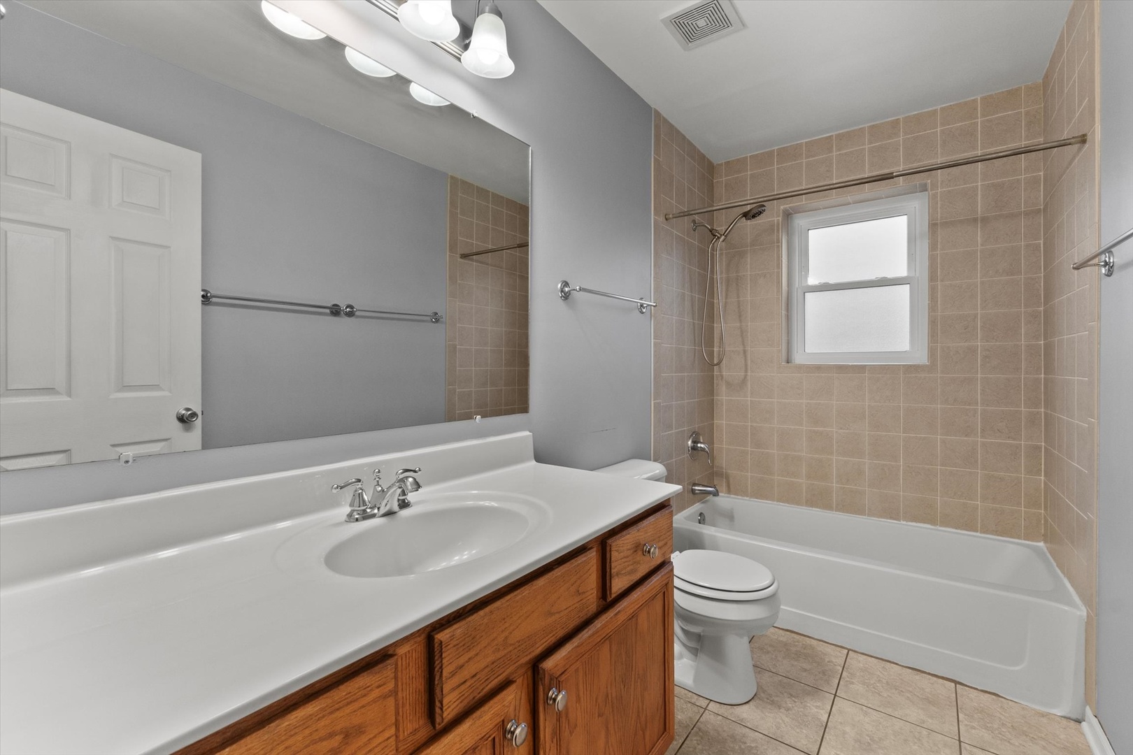 186 Chestnut Lane, Bolingbrook, IL 60490