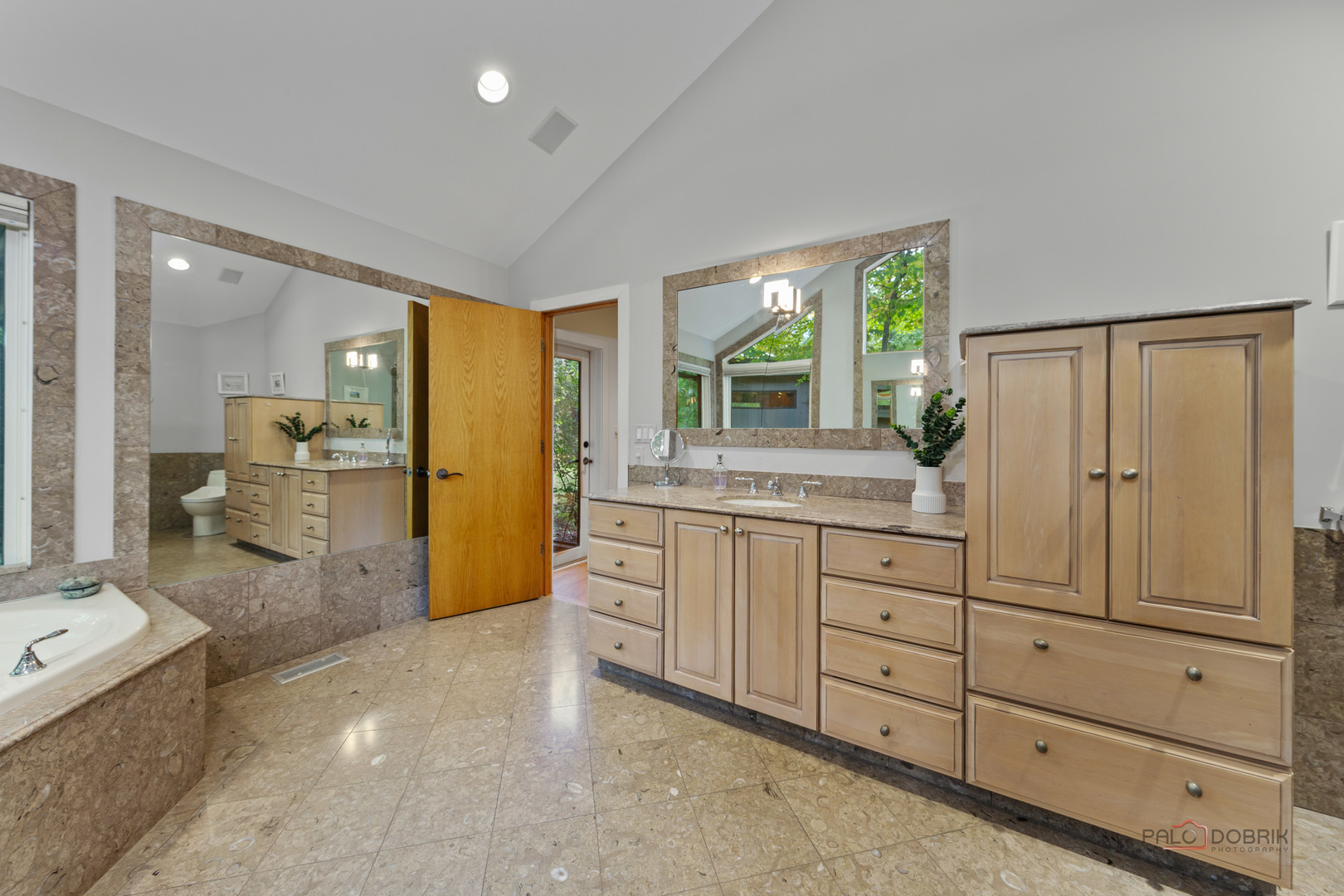 1830 Robinwood Lane, Riverwoods, IL 60015