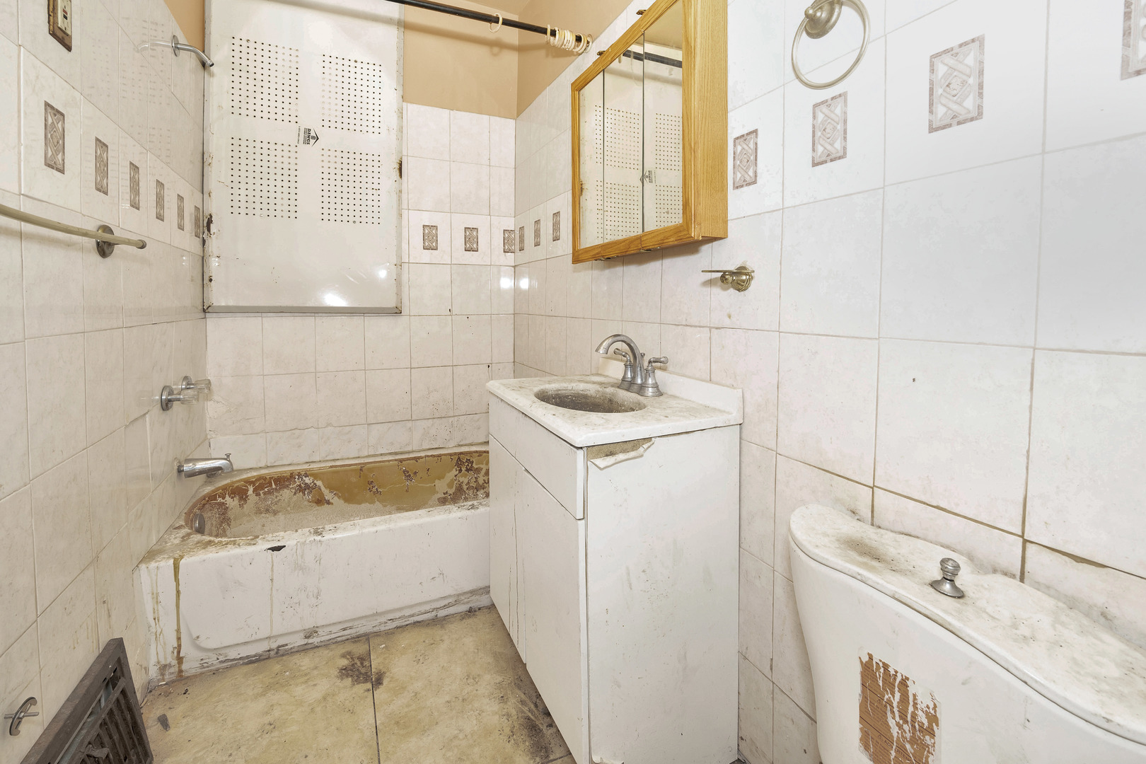 6822 S Claremont Avenue, Chicago, IL 60636