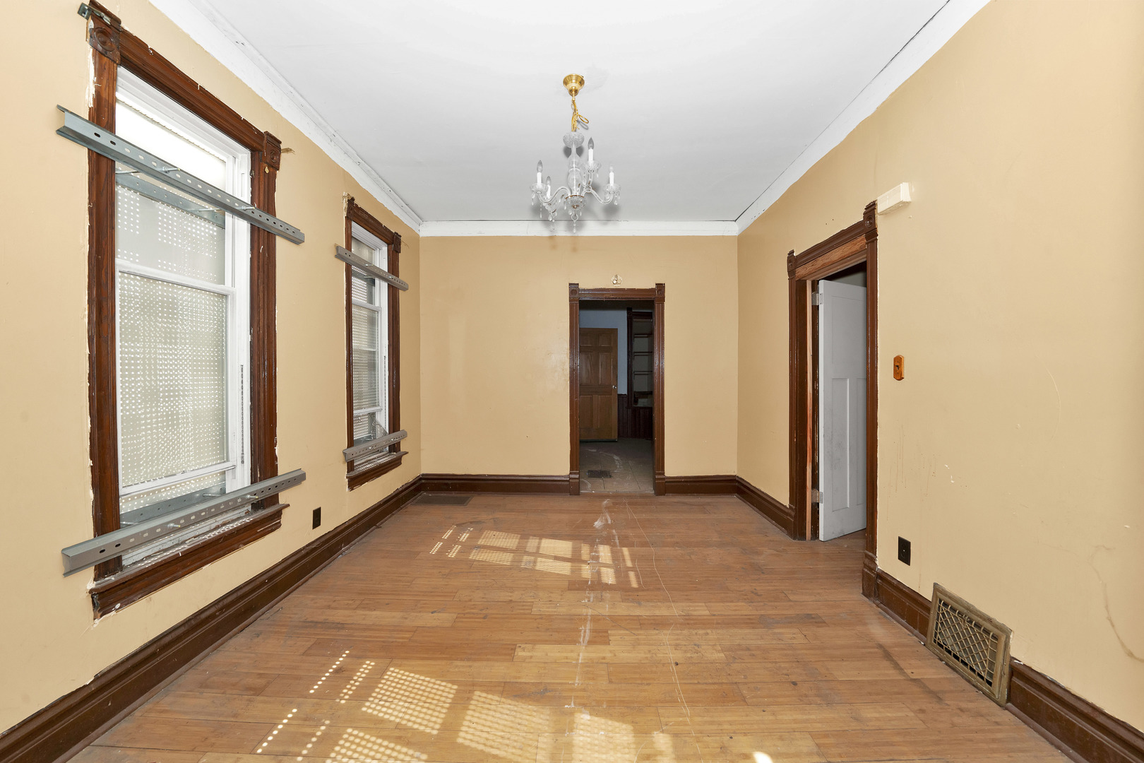 6822 S Claremont Avenue, Chicago, IL 60636