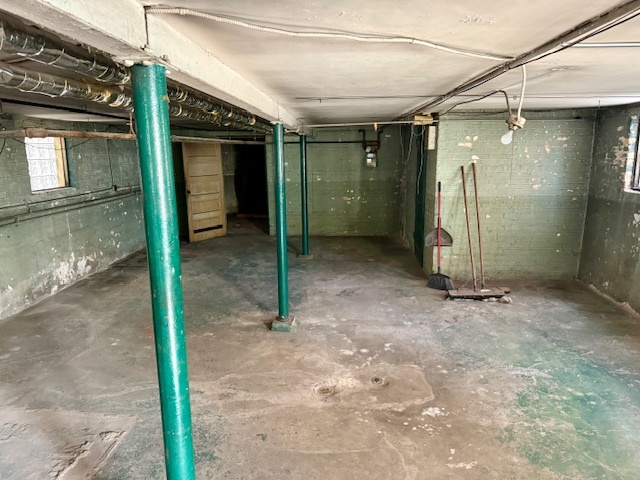 8242 S Rhodes Avenue, Chicago, IL 60619