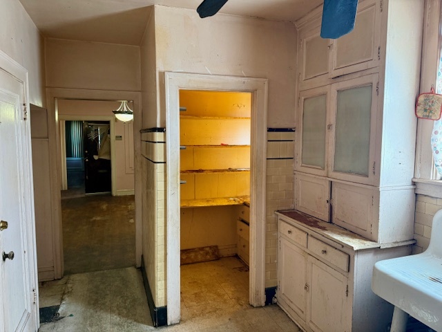 8242 S Rhodes Avenue, Chicago, IL 60619