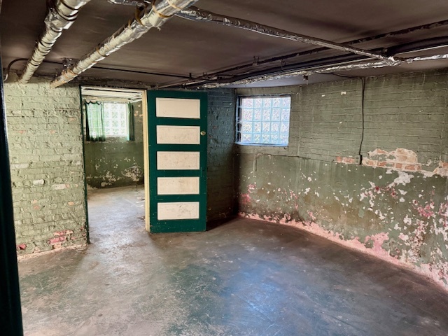 8242 S Rhodes Avenue, Chicago, IL 60619