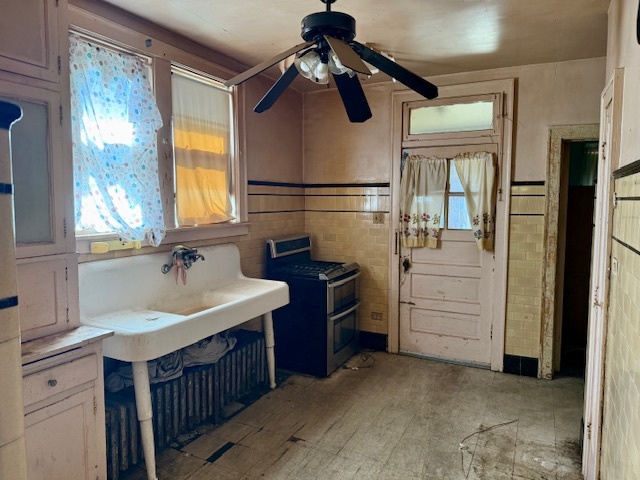 8242 S Rhodes Avenue, Chicago, IL 60619