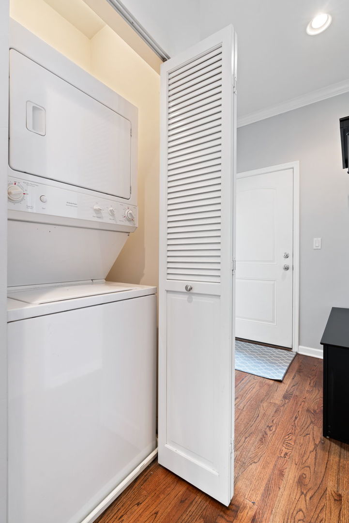 514 N Armour Street #2F, Chicago, IL 60642