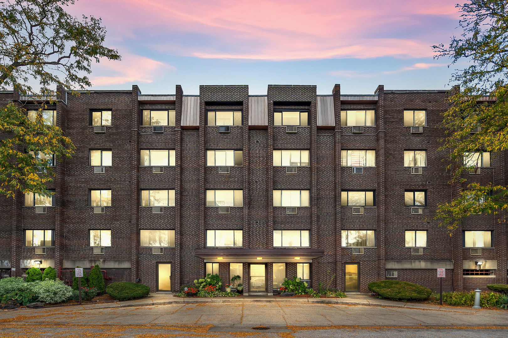 4624 N Commons Drive #405E, Chicago, IL 60656