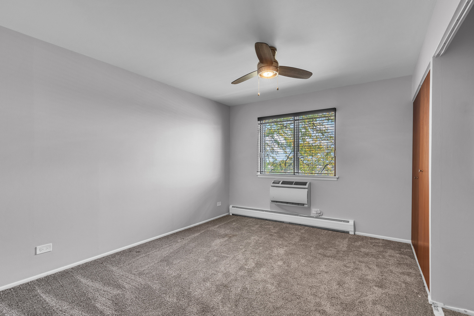 4624 N Commons Drive #405E, Chicago, IL 60656