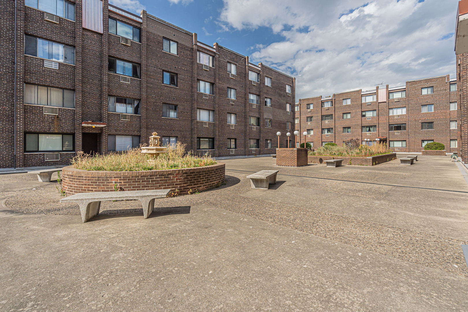 4624 N Commons Drive #405E, Chicago, IL 60656