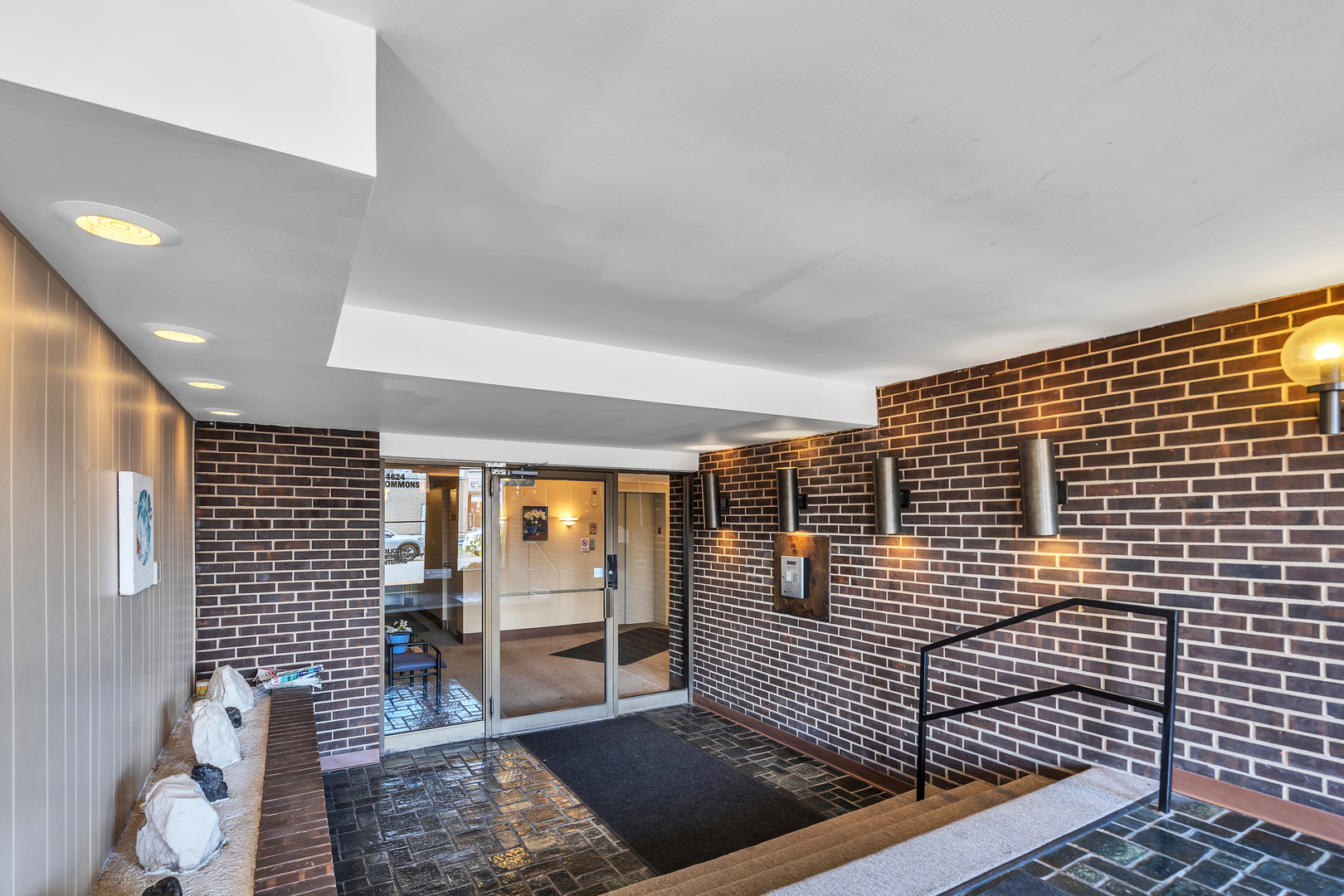 4624 N Commons Drive #405E, Chicago, IL 60656