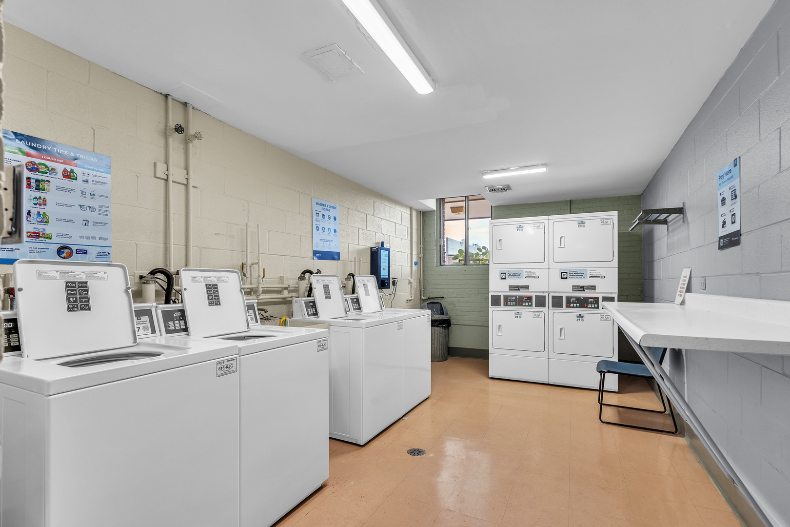 4624 N Commons Drive #405E, Chicago, IL 60656