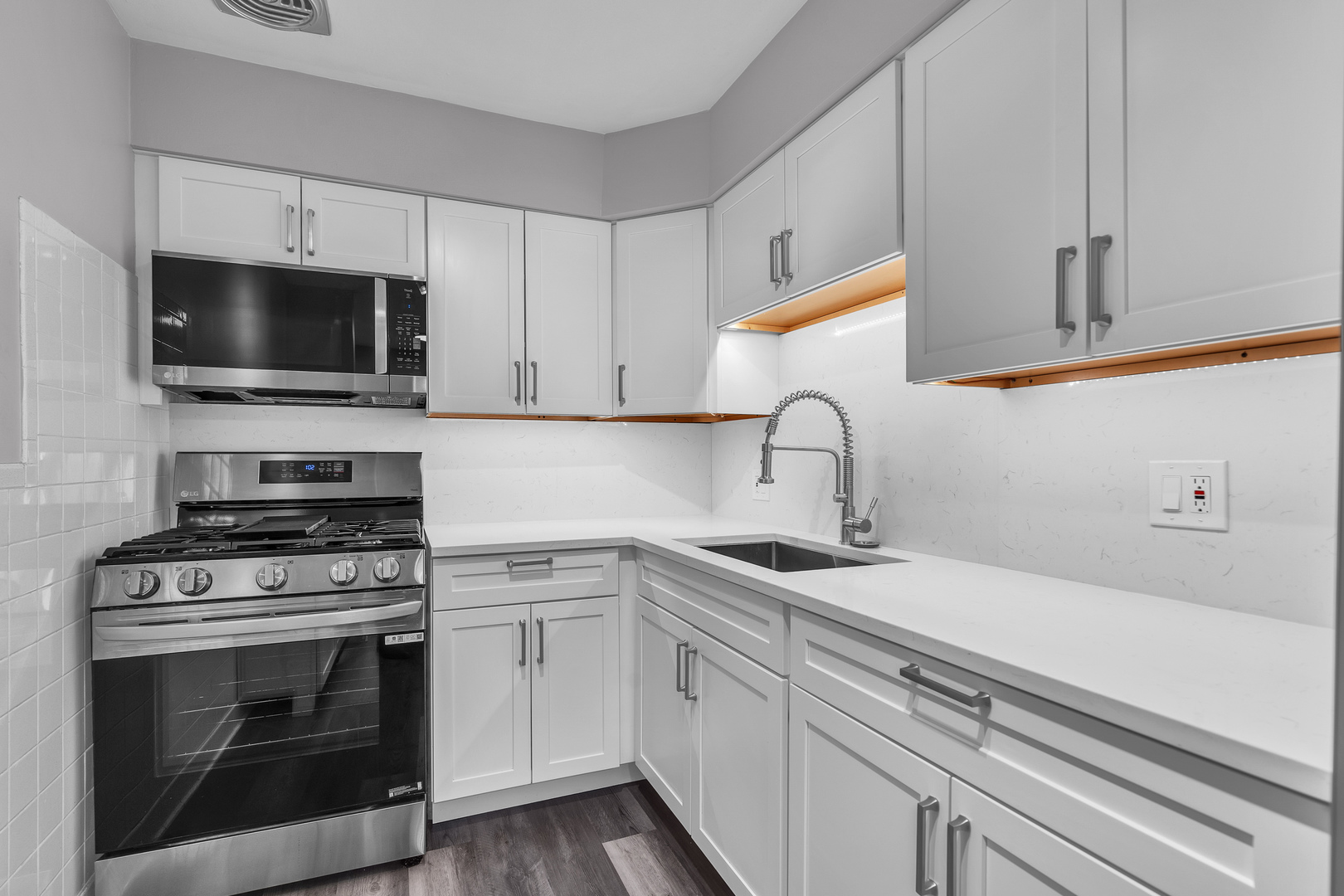 4624 N Commons Drive #405E, Chicago, IL 60656