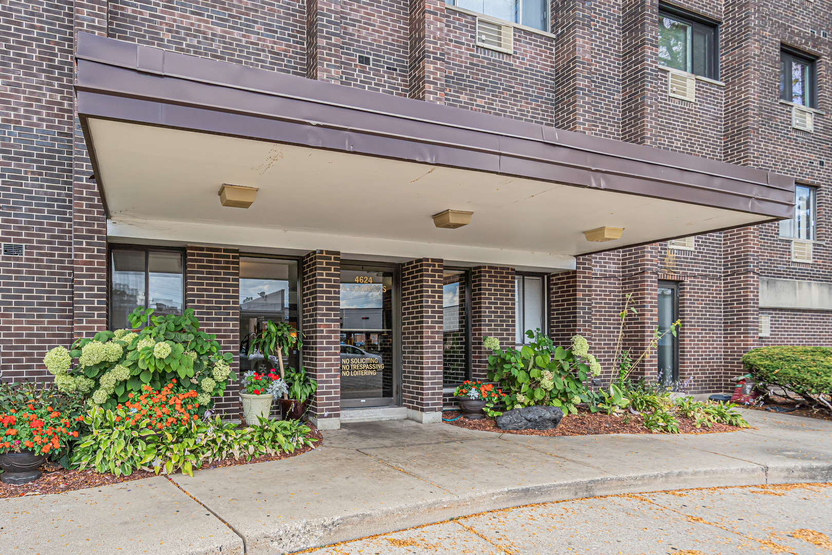 4624 N Commons Drive #405E, Chicago, IL 60656
