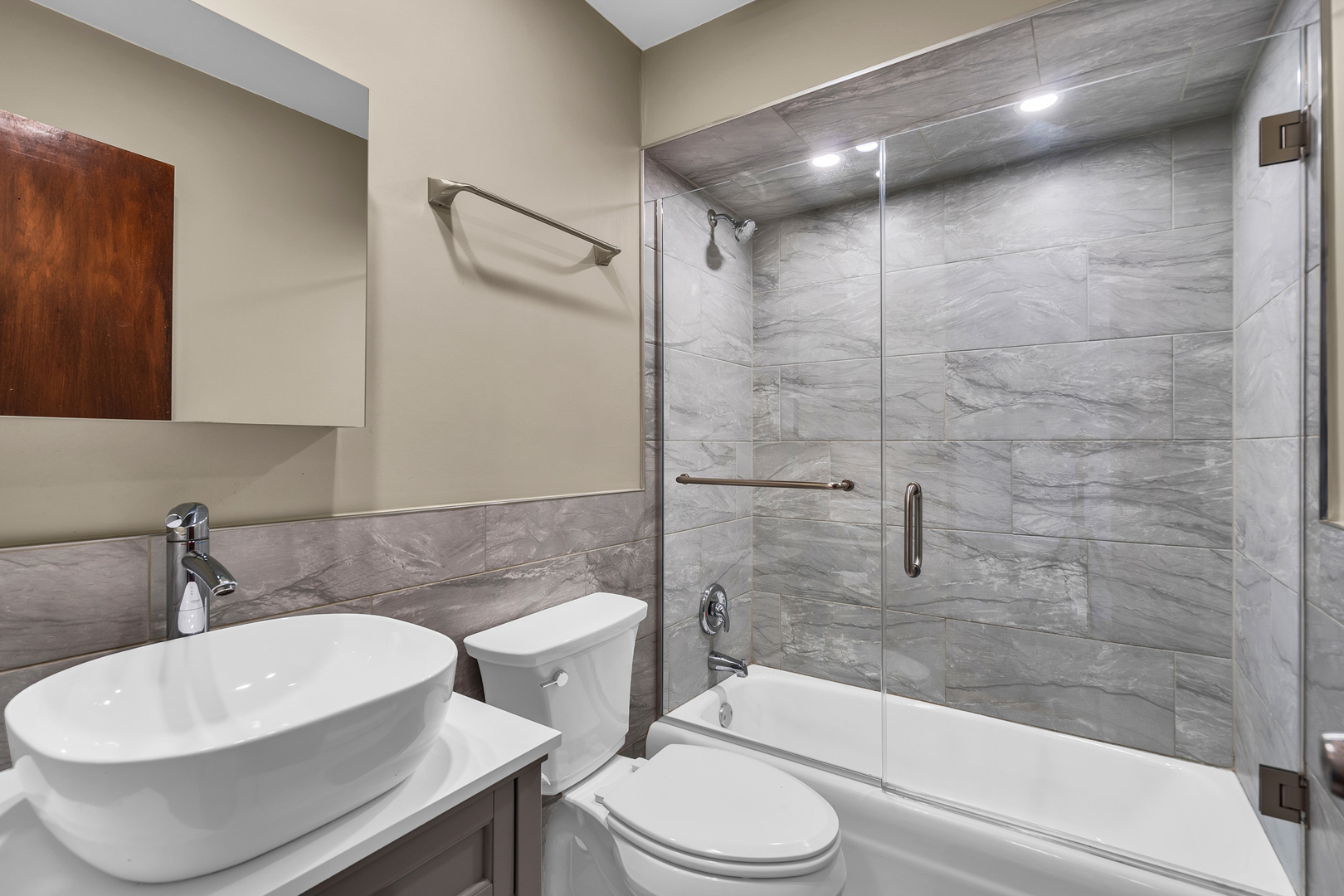 4624 N Commons Drive #405E, Chicago, IL 60656