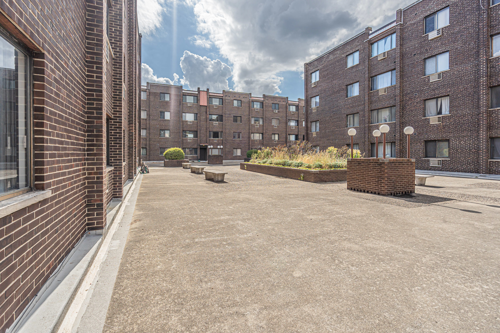 4624 N Commons Drive #405E, Chicago, IL 60656