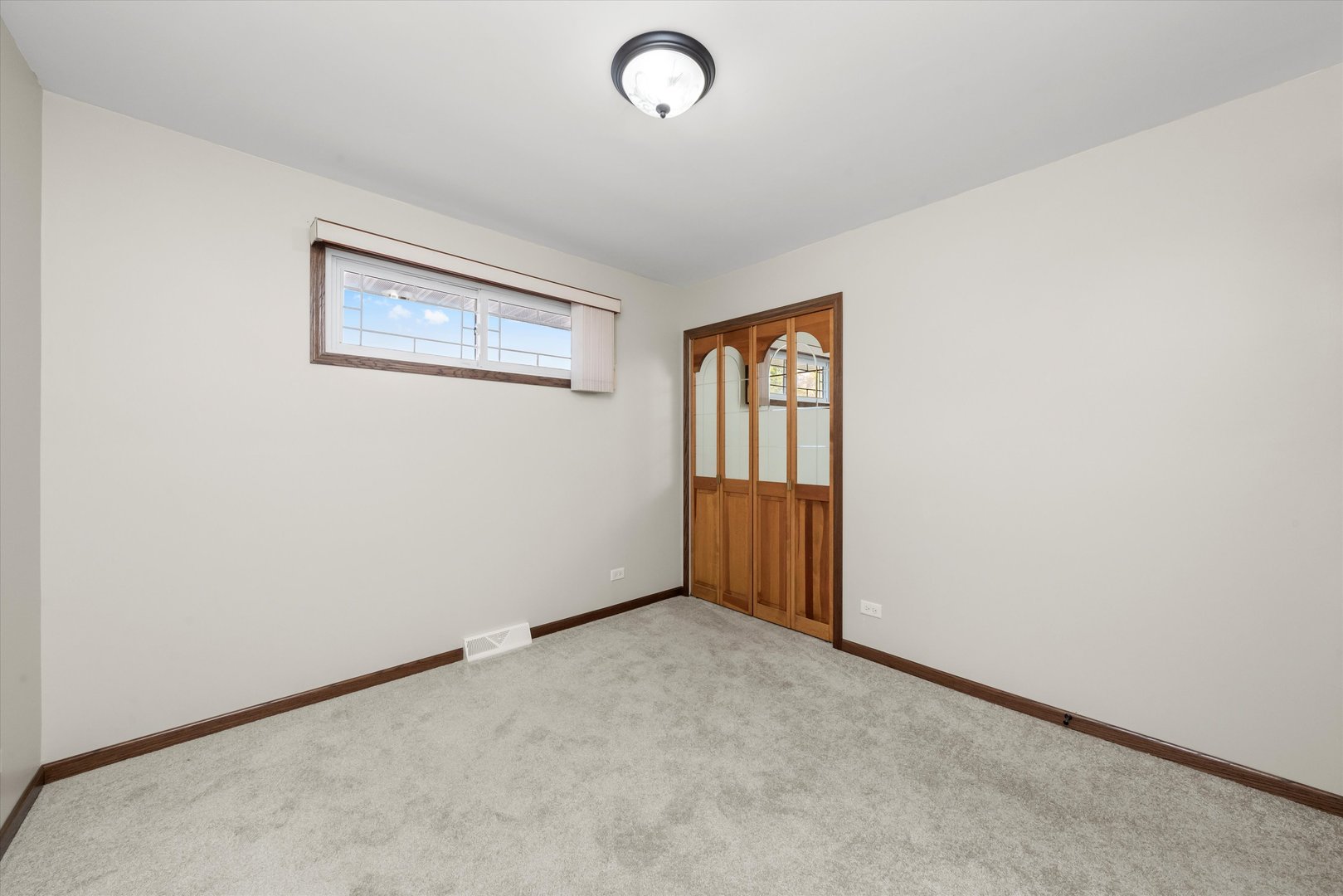 15100 Crescent Green Drive, Oak Forest, IL 60452