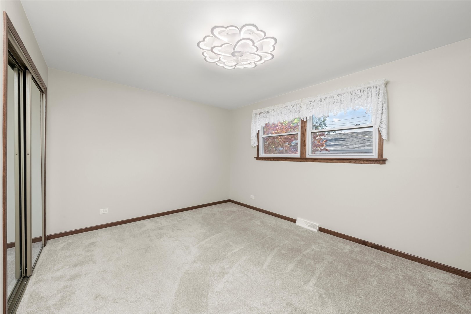 15100 Crescent Green Drive, Oak Forest, IL 60452