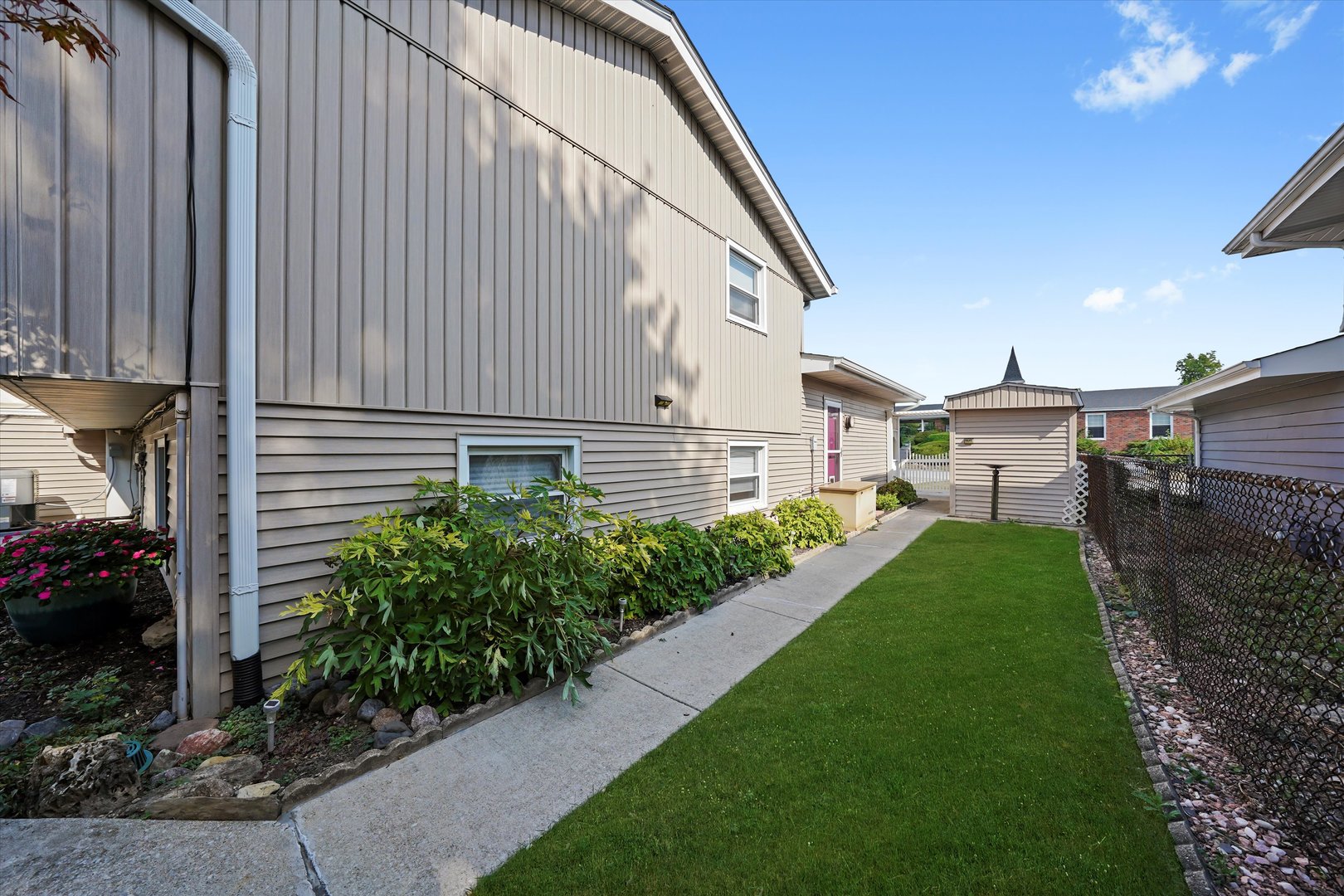 15100 Crescent Green Drive, Oak Forest, IL 60452