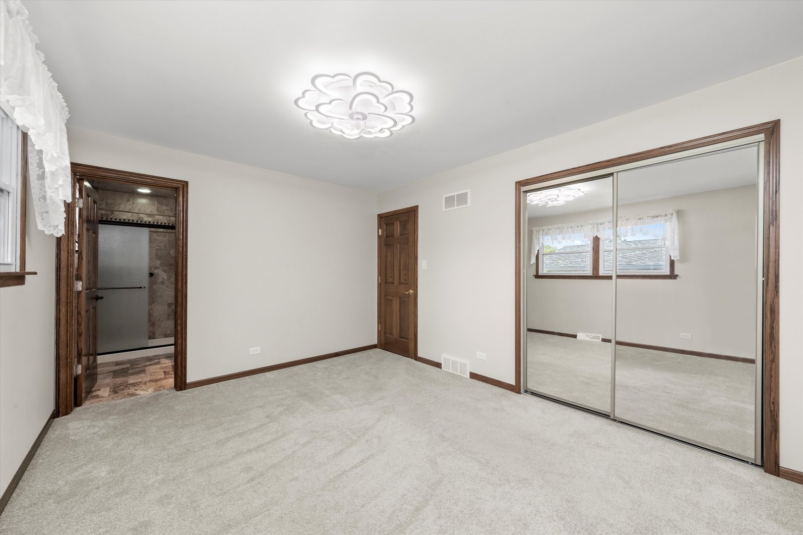 15100 Crescent Green Drive, Oak Forest, IL 60452