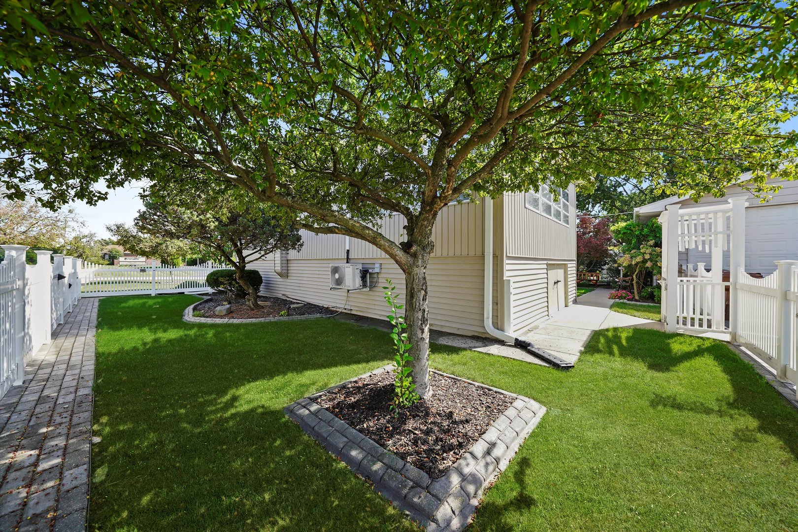 15100 Crescent Green Drive, Oak Forest, IL 60452