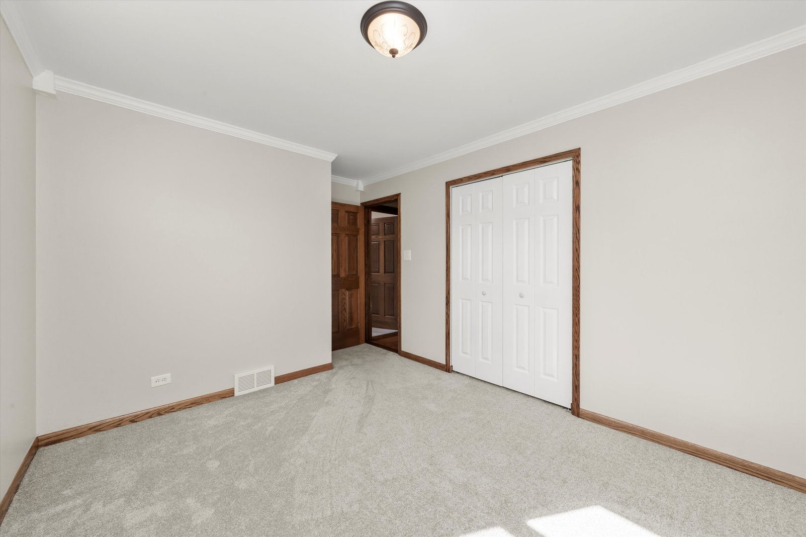 15100 Crescent Green Drive, Oak Forest, IL 60452