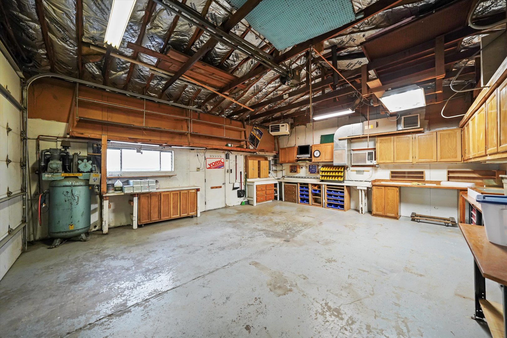 15100 Crescent Green Drive, Oak Forest, IL 60452