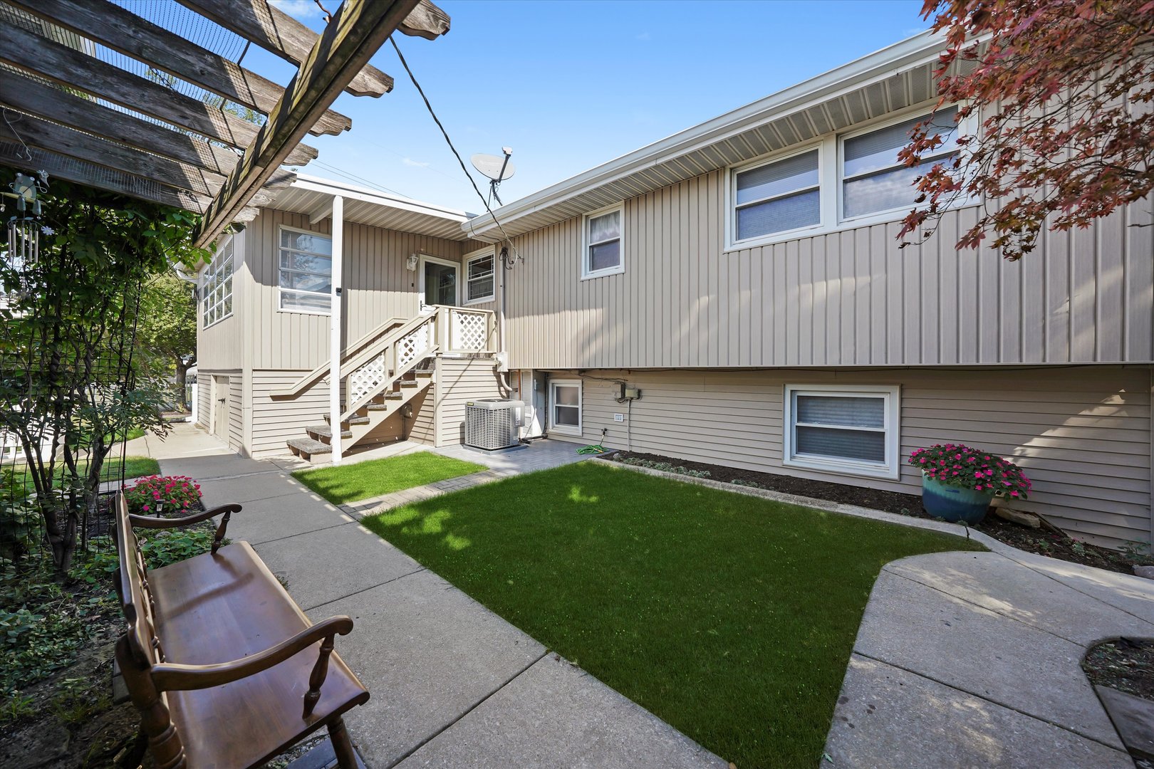 15100 Crescent Green Drive, Oak Forest, IL 60452