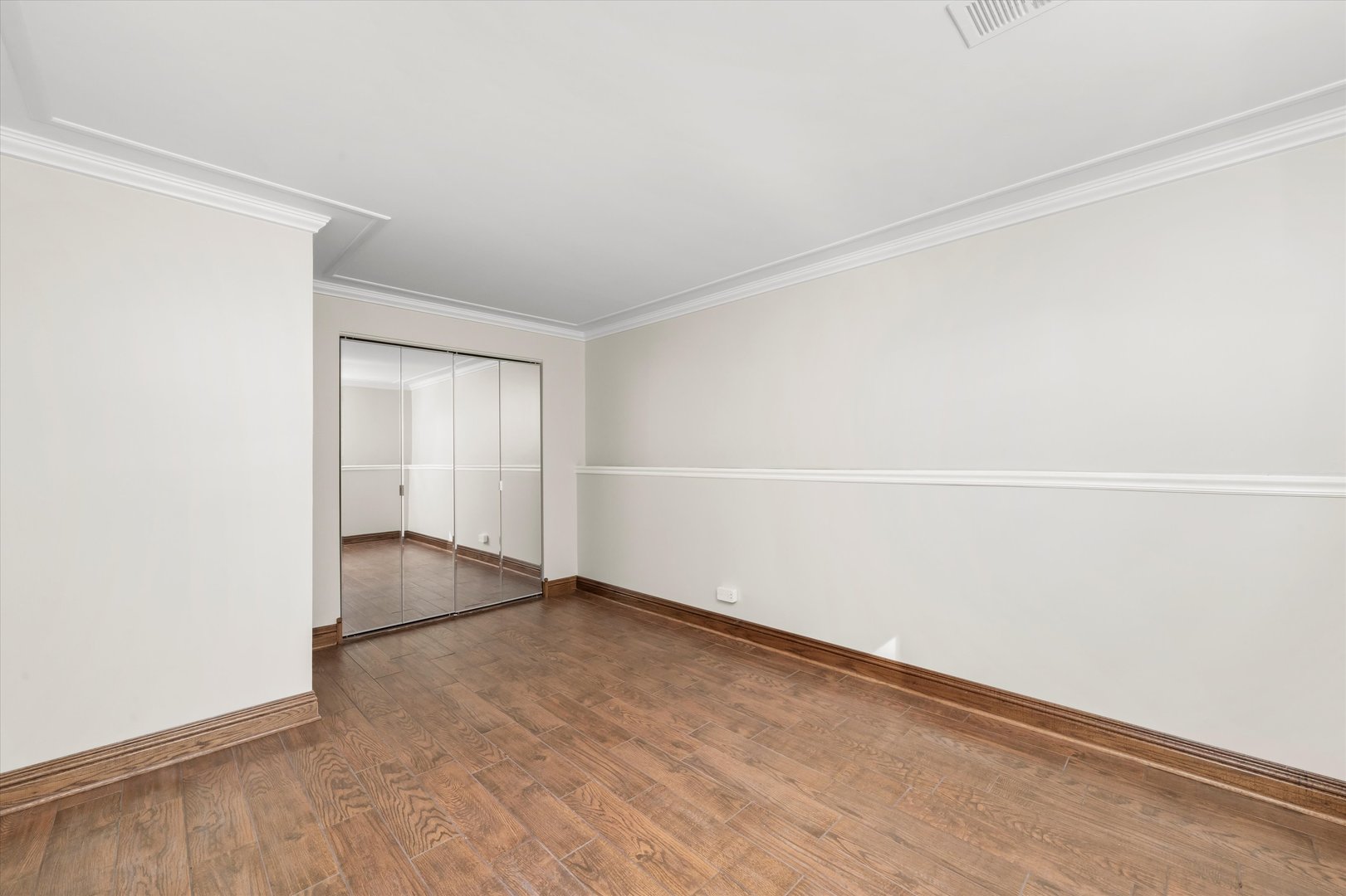 15100 Crescent Green Drive, Oak Forest, IL 60452