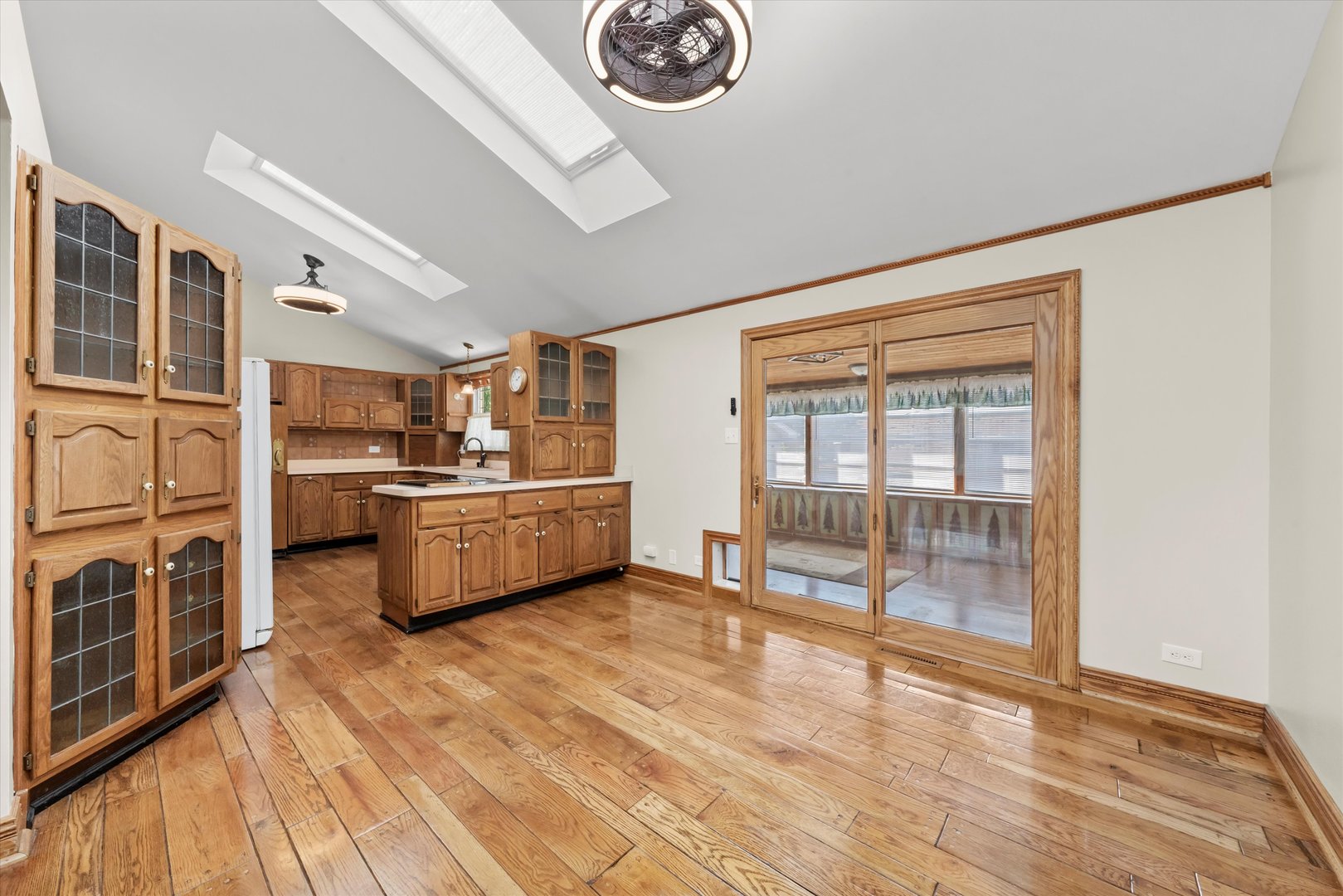 15100 Crescent Green Drive, Oak Forest, IL 60452