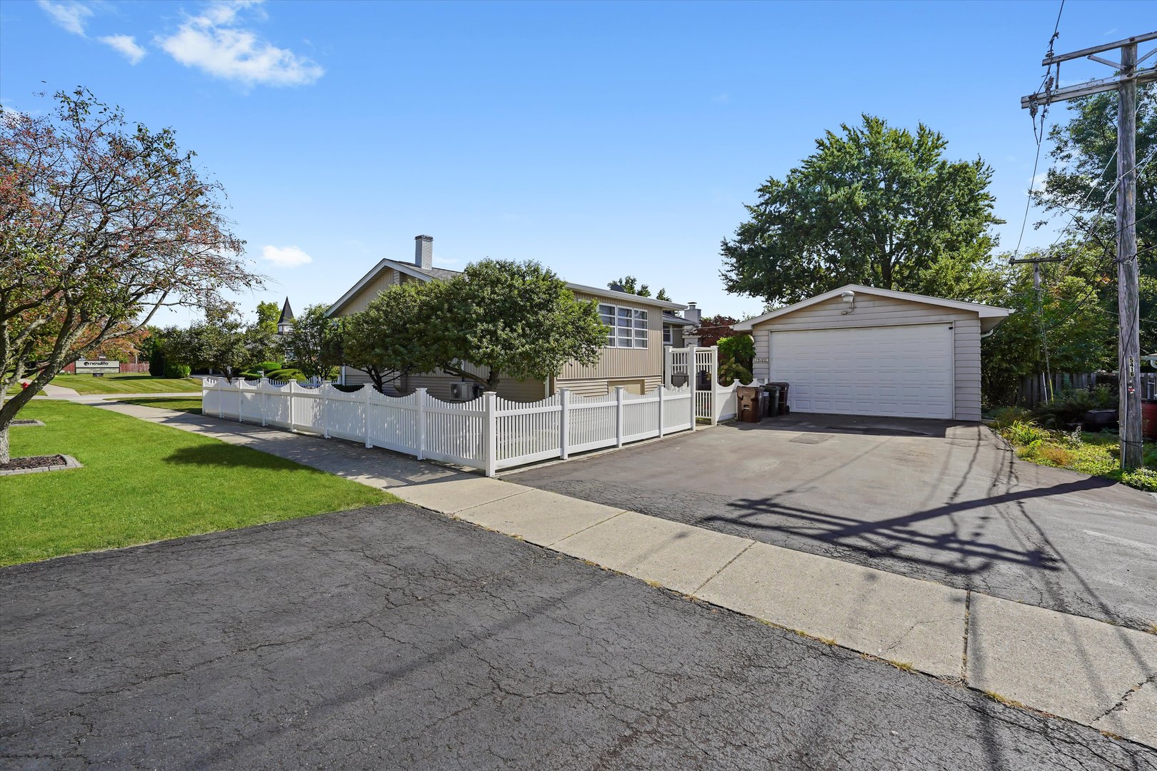 15100 Crescent Green Drive, Oak Forest, IL 60452