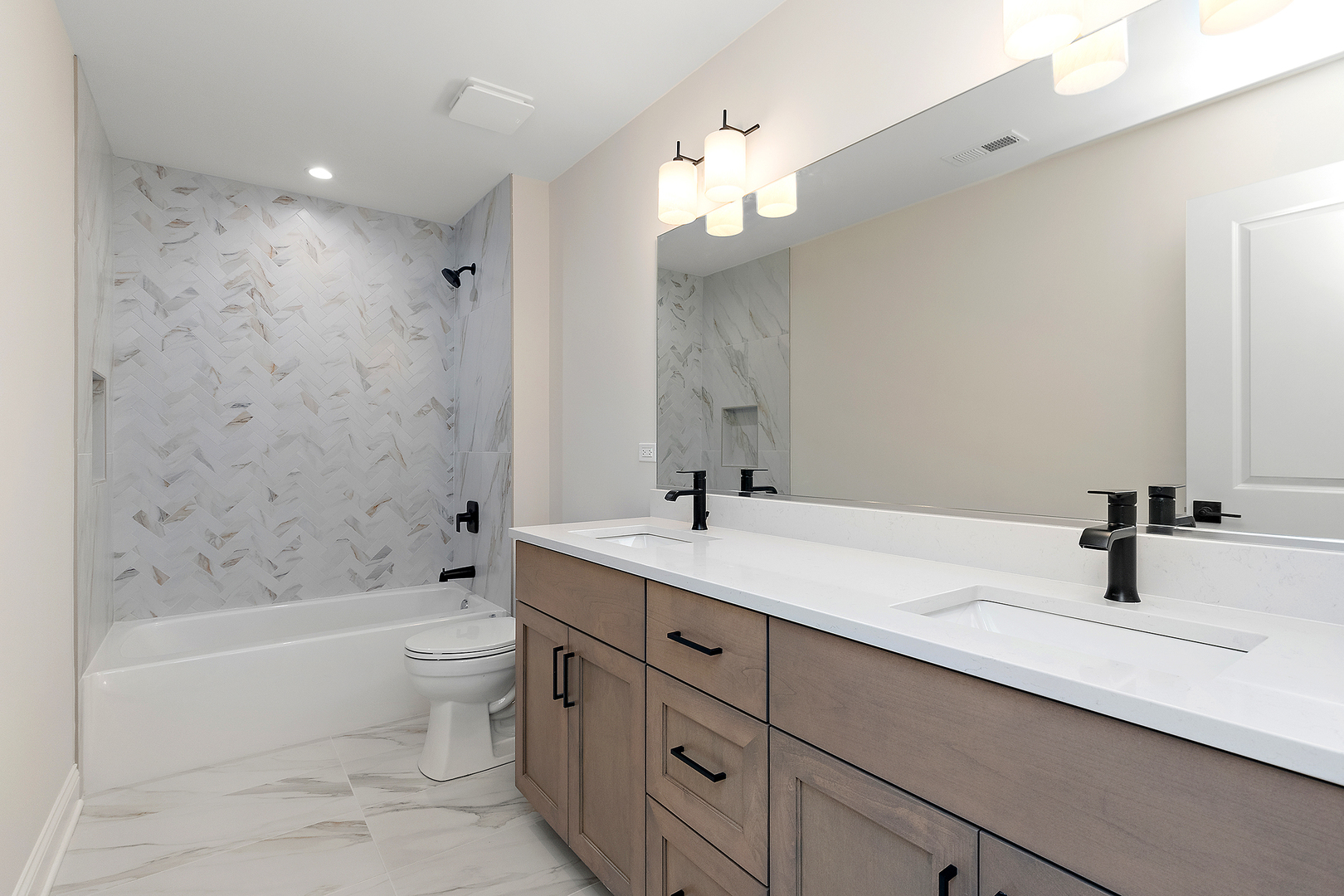 700 Czacki Street, Lemont, IL 60439