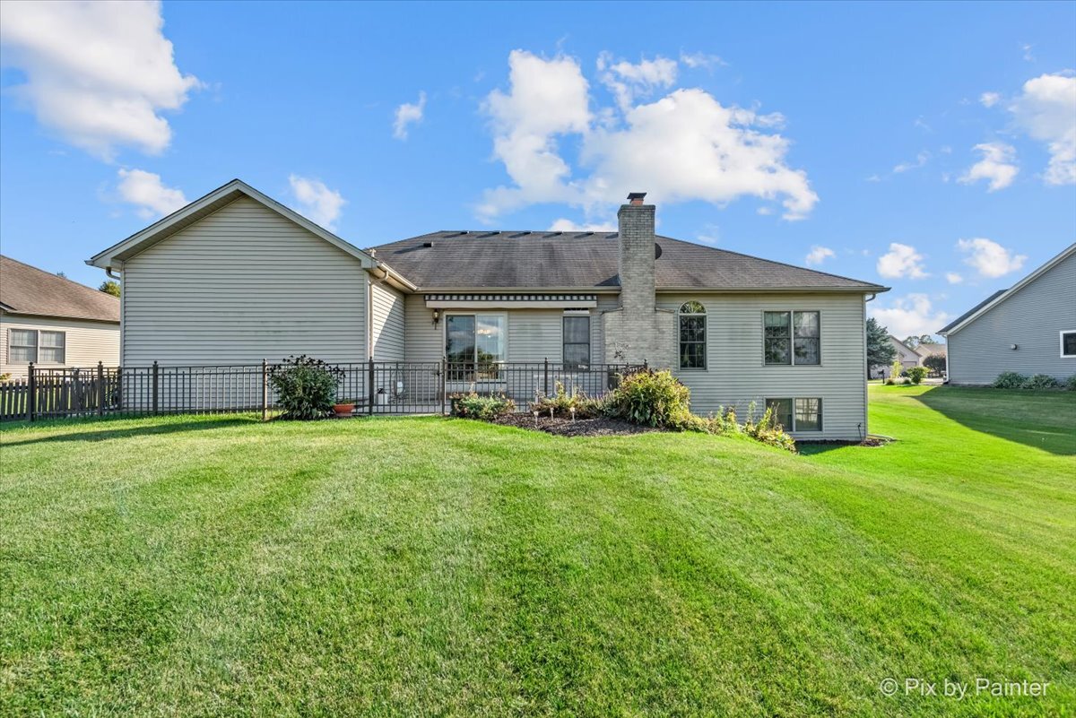 602 Woodside Terrace, Hampshire, IL 60140